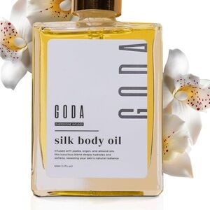 Silk Body Oil - Luxurious Gold Infused Hydration